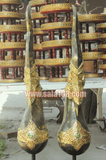 ช่อฟ้าสีทองเก่า