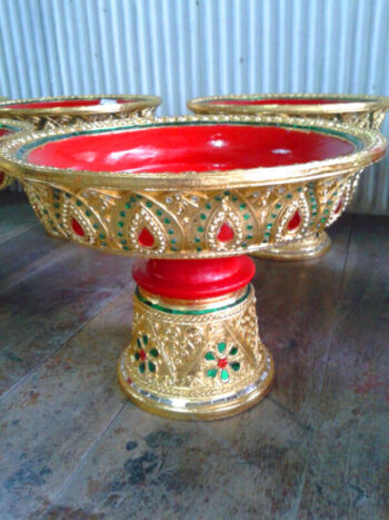 พานทอง ลายบัว
