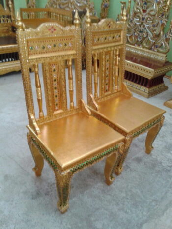 เก้าอี้ลายไทยสีทอง