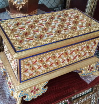 หีบสีทองลายไทย ใหญ่