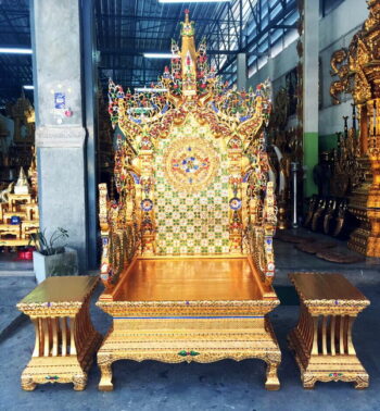 [:th]ธรรมาสน์และโต๊ะข้าง[:]