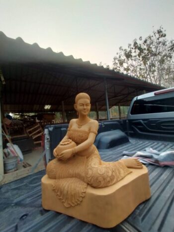 [:th]หญิงงาม ชุดไทย แกะสลักจากไม้สัก[:]
