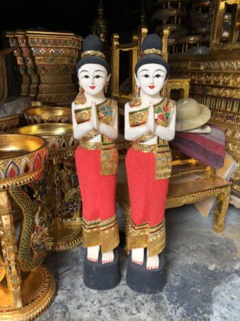 นางไหว้ ตุ๊กตาสวัสดี