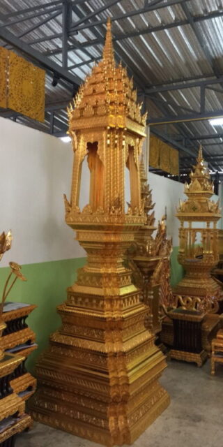 บุษบกไม้สัก เดินเส้นปิดทอง