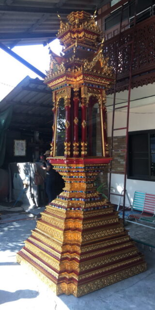 บุษบกไม้สัก แกะสลัก ลงรักปิดทอง