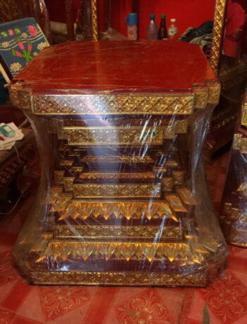 ฐานพระไม้สักแกะสลัก (ชุกชี)