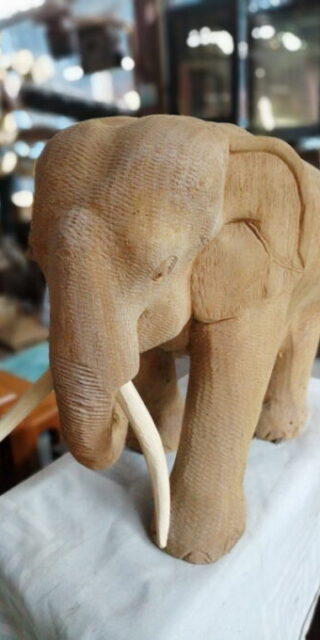 ช้างไม้จามจุรี