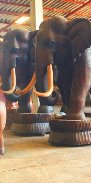 [:en]ช้างไม้แกะสลัก ฐานชื้อเจ้าภาพ Wooden elephant for Phra Phrom at Erawan Shrine BKK (praprom)[:th]ช้างไม้แกะสลัก ฐานชื้อเจ้าภาพ Wooden elephant for Phra Phrom at Erawan Shrine BKK (praprom)[:]