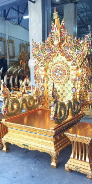 ธรรมาสน์ พนักลายมังกร