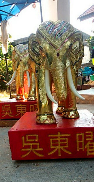 [:th]ช้างไม้แกะสลักชื่อที่ฐาน Wooden elephants for worship Phra Phrom[:]