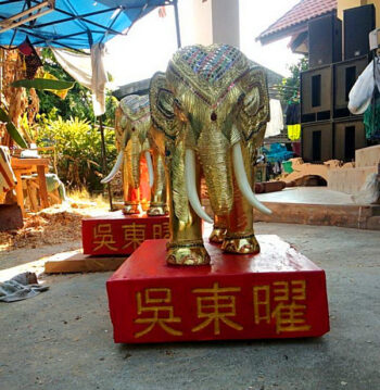 [:th]ช้างไม้แกะสลักชื่อที่ฐาน Wooden elephants for worship Phra Phrom[:]
