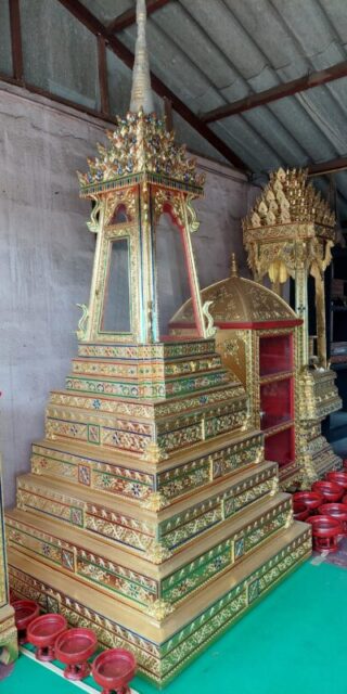 [:th]บุษบกฐานกว้าง[:]