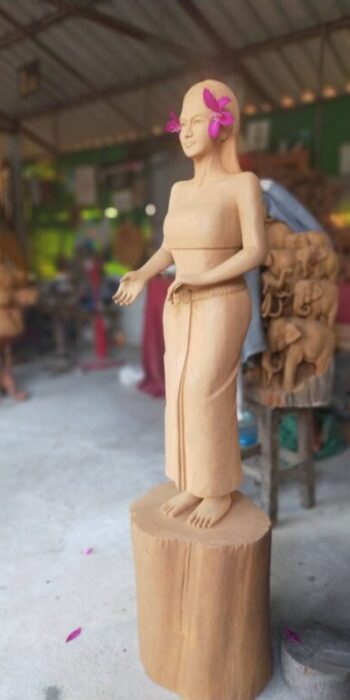 ไม้แกะสลักเจ้าแม่ประจำศาล