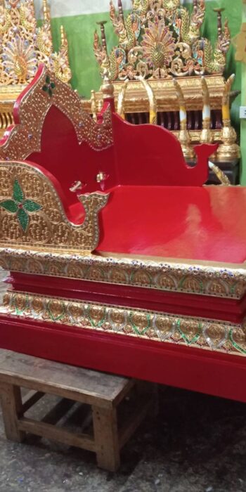 เสลี่ยงไม้สัก พื้นแดงและพื้นขาว