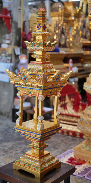 ปราสาทเฟื้องไม้สัก